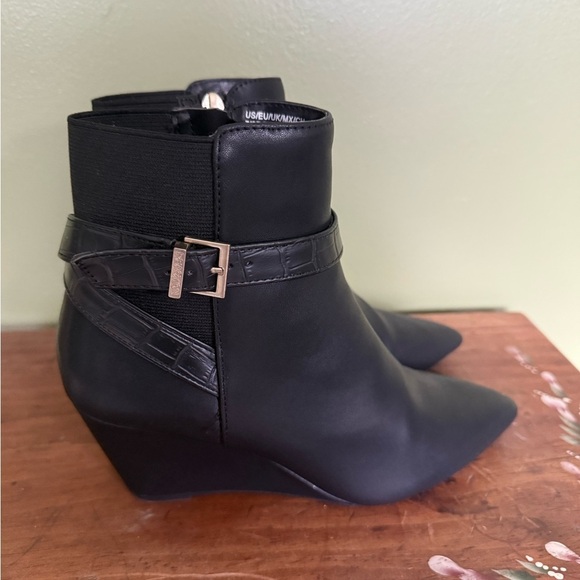New Kenneth Cole Emmie Wedge Black Leather Booties Women's Sz 7 Med. Width - Picture 2 of 12